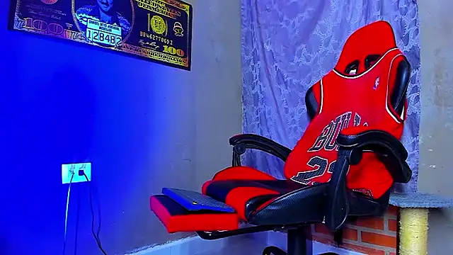 Snapshot of smoker445 chatting on October 7, 10:34 am smoker445 online show from October 7, 10:34 am