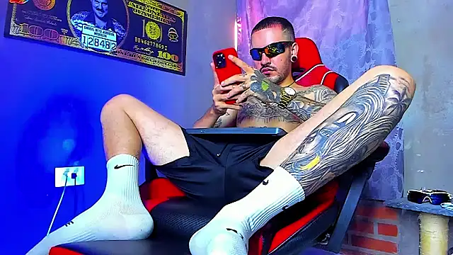 Snapshot of smoker445 chatting on October 16, 7:04 pm smoker445 online show from October 16, 7:04 pm