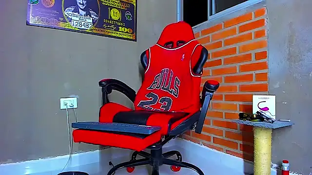 Snapshot of smoker445 chatting on October 18, 12:24 am smoker445 online show from October 18, 12:24 am