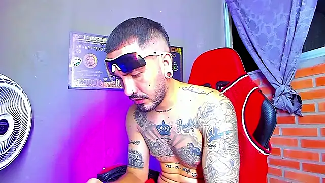 Snapshot of smoker445 chatting on October 25, 8:33 am smoker445 online show from October 25, 8:33 am