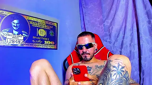 Snapshot of smoker445 chatting on October 25, 8:36 pm smoker445 online show from October 25, 8:36 pm