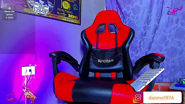 Snapshot of smoker445 chatting on November 5, 7:58 pm smoker445 online show from November 5, 7:58 pm