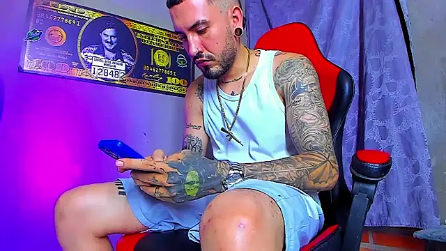 Snapshot of smoker445 chatting on November 11, 5:18 am smoker445 online show from November 11, 5:18 am