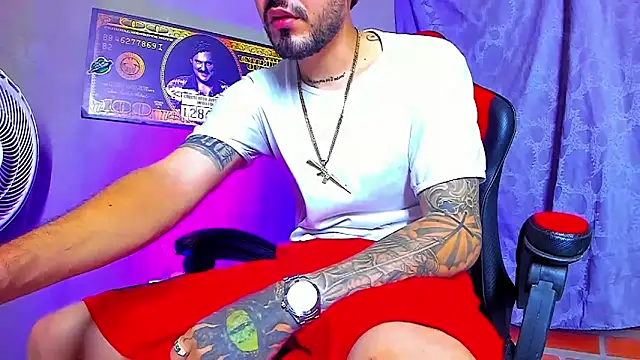 Snapshot of smoker445 chatting on November 13, 2:10 am smoker445 online show from November 13, 2:10 am