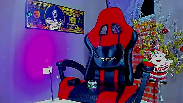 Snapshot of smoker445 chatting on December 2, 5:35 am smoker445 online show from December 2, 5:35 am