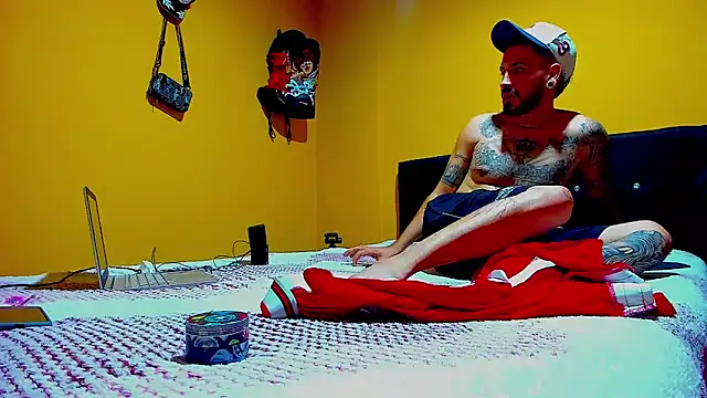 Snapshot of smoker445 chatting on December 18, 12:38 am smoker445 online show from December 18, 12:38 am