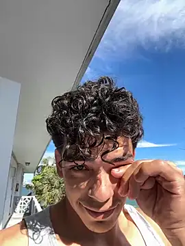 Snapshot of MrDareLover chatting on March 21, 8:29 pm MrDareLover online show from March 21, 8:29 pm