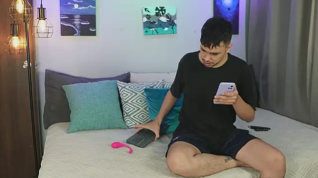 Snapshot of Cleoanubis- chatting on October 31, 6:03 am Cleoanubis- online show from October 31, 6:03 am