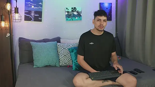 Snapshot of Cleoanubis- chatting on November 2, 5:43 am Cleoanubis- online show from November 2, 5:43 am