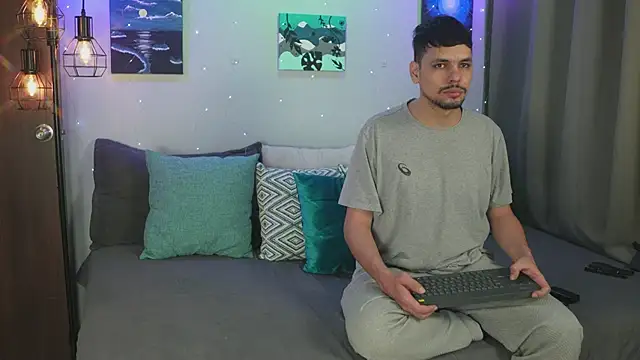 Snapshot of Cleoanubis- chatting on November 10, 3:38 am Cleoanubis- online show from November 10, 3:38 am