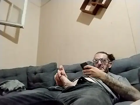 Snapshot of mebmeb24 chatting on October 6, 1:52 pm mebmeb24 online show from October 6, 1:52 pm