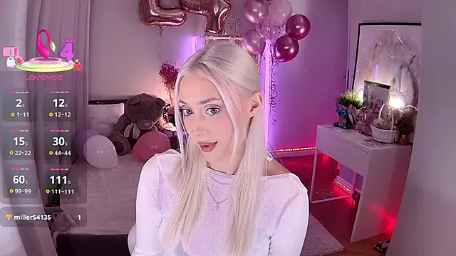 LoryWood online show from December 5, 4:14 pm