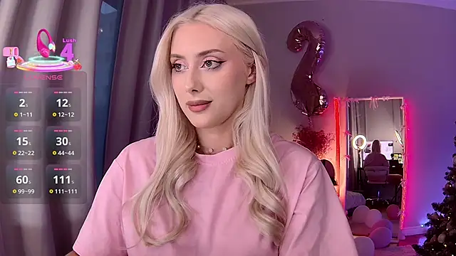 LoryWood online show from February 7, 3:27 pm