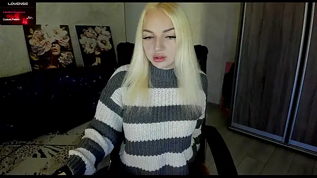 Snapshot of Stella__Cox chatting on October 12, 5:06 am Stella Cox online show from October 12, 5:06 am