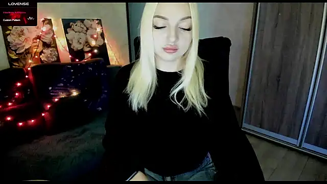 Snapshot of Stella__Cox chatting on November 2, 6:16 am Stella Cox online show from November 2, 6:16 am