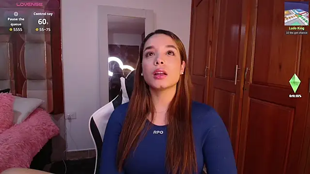 emilyaboott online show from April 12, 9:42 pm