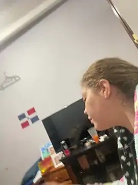 Snapshot of andreinitahg chatting on January 3, 9:26 pm andreinitahg online show from January 3, 9:26 pm