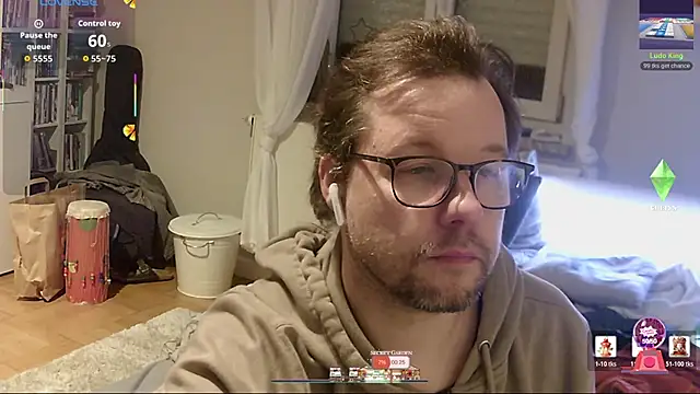 larsgessner30 online show from April 25, 1:19 am