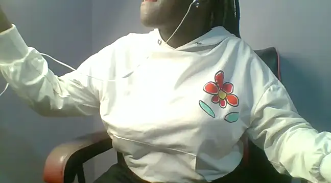 pretty almah online show from December 4, 7:01 pm