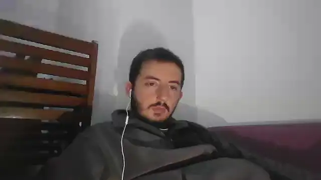 laynufff online show from December 9, 7:07 pm