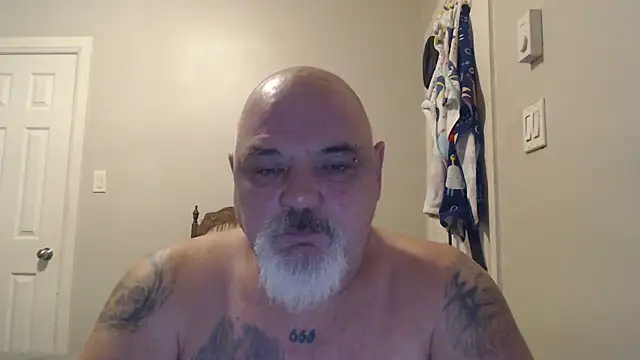 Newfiesausage1972 online show from February 28, 1:14 pm