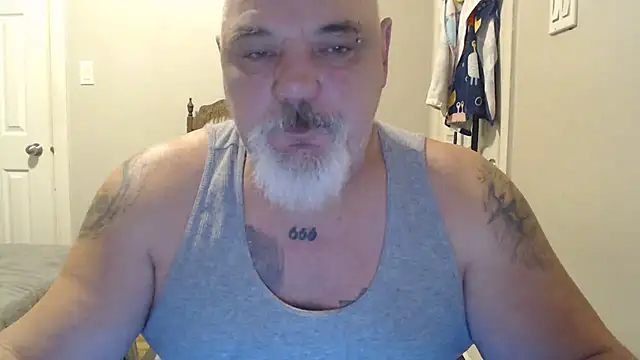 Newfiesausage1972 online show from March 5, 1:28 pm