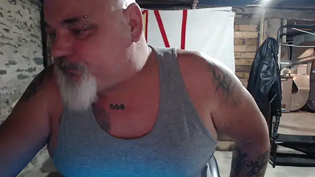 Newfiesausage1972 online show from November 23, 12:05 pm