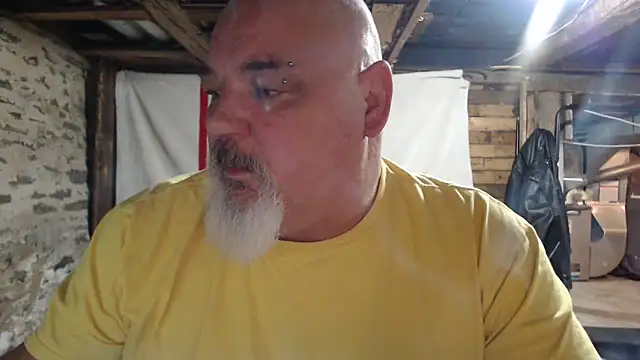 Newfiesausage1972 online show from November 24, 8:36 am