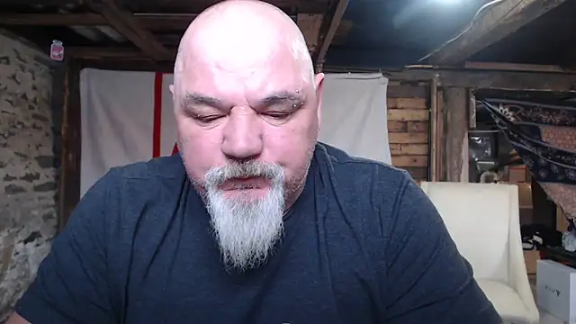 Newfiesausage1972 online show from February 19, 3:19 pm