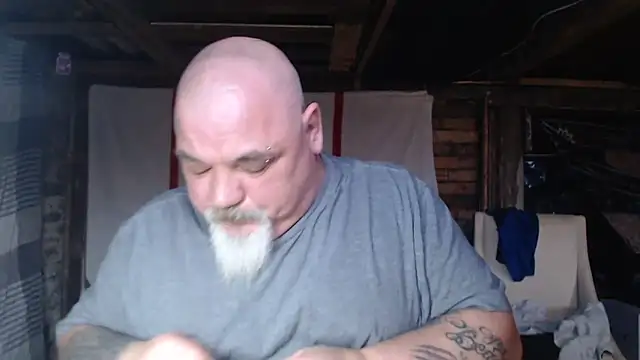 Newfiesausage1972 online show from February 27, 10:32 pm