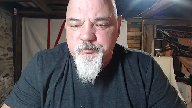 Newfiesausage1972 online show from March 1, 9:11 am