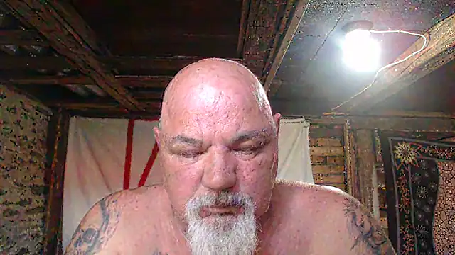Newfiesausage1972 online show from June 2, 2:30 pm