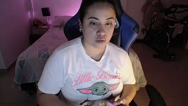 LauraHawkes online show from June 27, 5:01 am