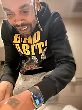 1BeautyN1Beast online show from November 17, 7:30 pm