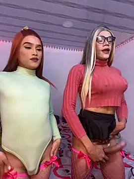 Snapshot of big_girl21cm chatting on November 11, 1:38 am big girl21cm online show from November 11, 1:38 am