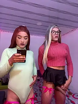 Snapshot of big_girl21cm chatting on December 2, 2:01 pm big girl21cm online show from December 2, 2:01 pm