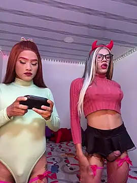 Snapshot of big_girl21cm chatting on December 17, 2:01 pm big girl21cm online show from December 17, 2:01 pm