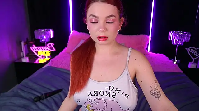 CarolinaDia online show from December 5, 9:39 pm