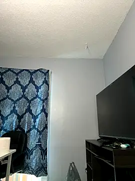 Luisrtrrr online show from October 20, 1:11 pm