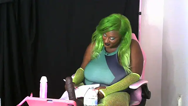 Snapshot of londynnvega chatting on April 4, 4:33 am londynnvega online show from April 4, 4:33 am