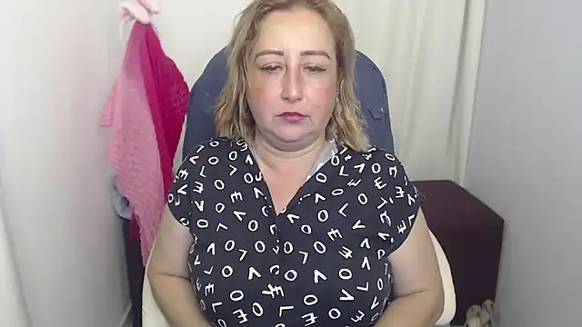 Snapshot of paiper_halliwey chatting on January 18, 11:22 pm paiper halliwey online show from January 18, 11:22 pm