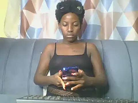 Snapshot of HoLy-ViRgiN chatting on February 28, 12:32 am HoLy-ViRgiN online show from February 28, 12:32 am