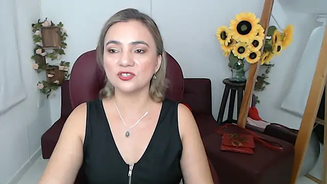 Snapshot of ana_milf chatting on June 4, 2:01 pm ana milf online show from June 4, 2:01 pm