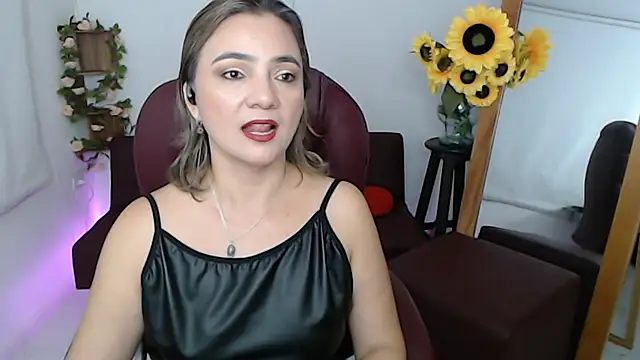 Snapshot of ana_milf chatting on July 5, 1:29 pm ana milf online show from July 5, 1:29 pm