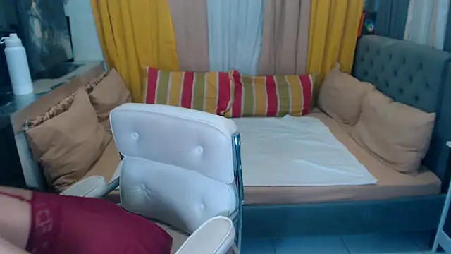 QueenDomCumm online show from December 5, 4:42 am