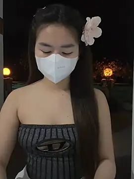 BabyThree  online show from January 14, 2:00 pm