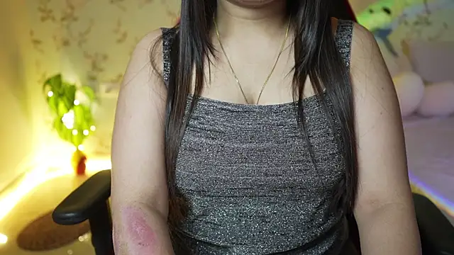 Snapshot of only_aleesha chatting on December 2, 6:54 pm only aleesha online show from December 2, 6:54 pm