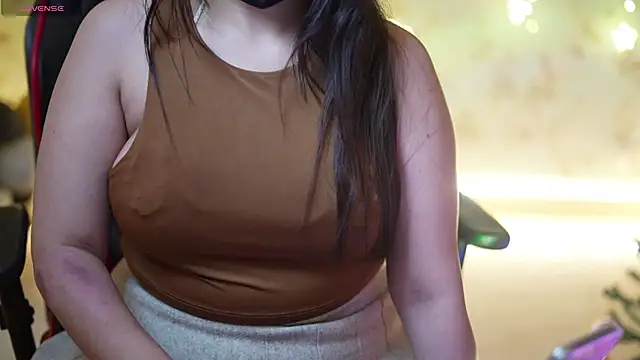 Snapshot of only_aleesha chatting on December 27, 5:37 pm only aleesha online show from December 27, 5:37 pm