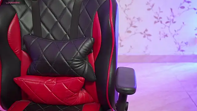 Snapshot of only_aleesha chatting on February 20, 5:40 pm only aleesha online show from February 20, 5:40 pm