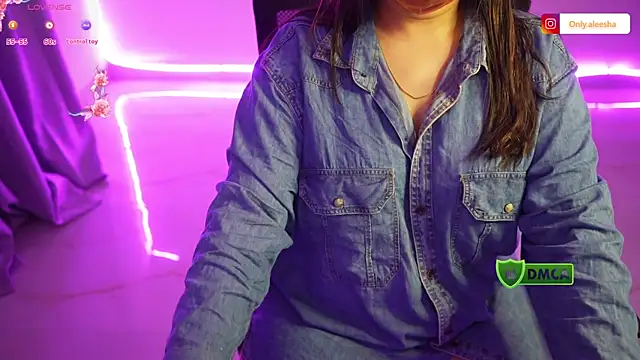 Snapshot of only_aleesha chatting on October 18, 5:46 pm only aleesha online show from October 18, 5:46 pm